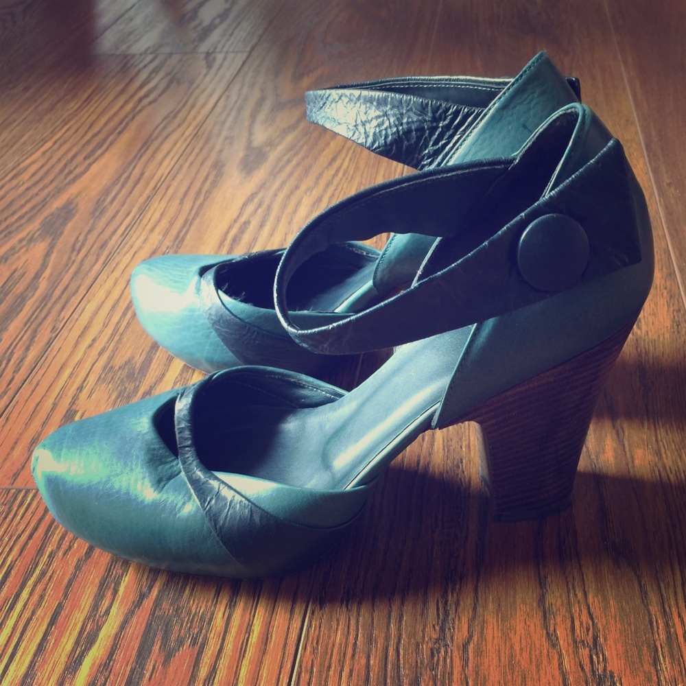 “Vialis” Handmade Italian Leather Heels